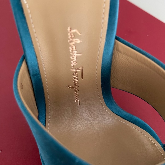 Ferragamo shoes - Picture 3 of 8